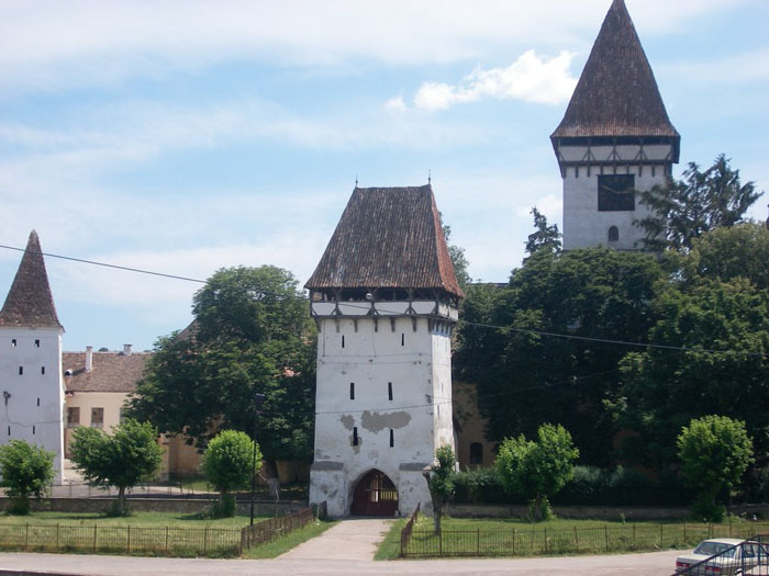 Turnul Olarilor şi Biserica Fortificată